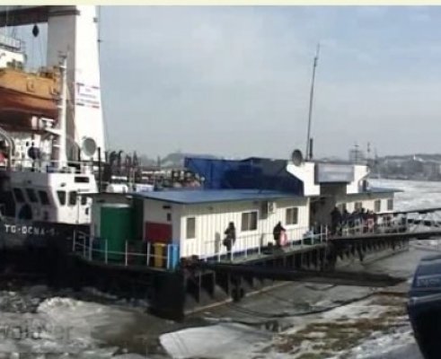 Dunărea îngheţată. De trei săptămâni, oamenii sunt blocaţi la Tulcea